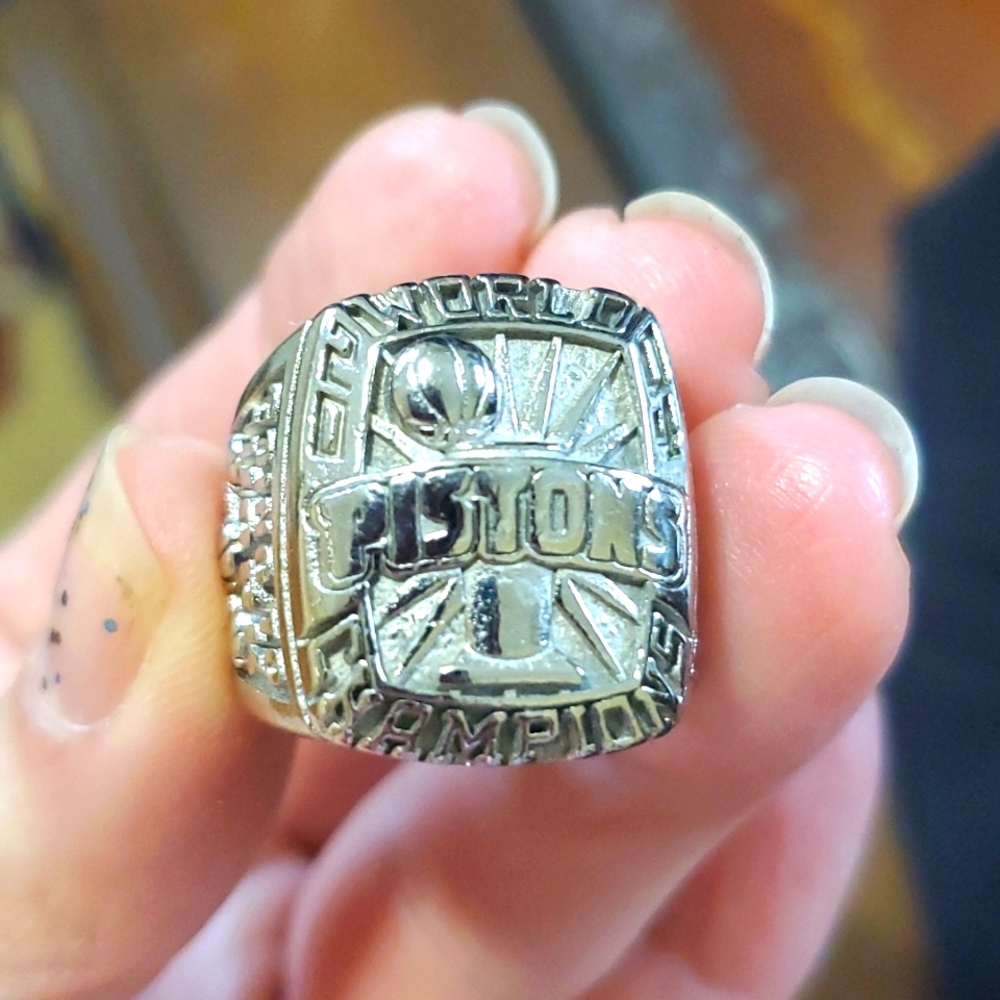 Mens Pistons 2004 World champion 🏆 ring 💍 replica